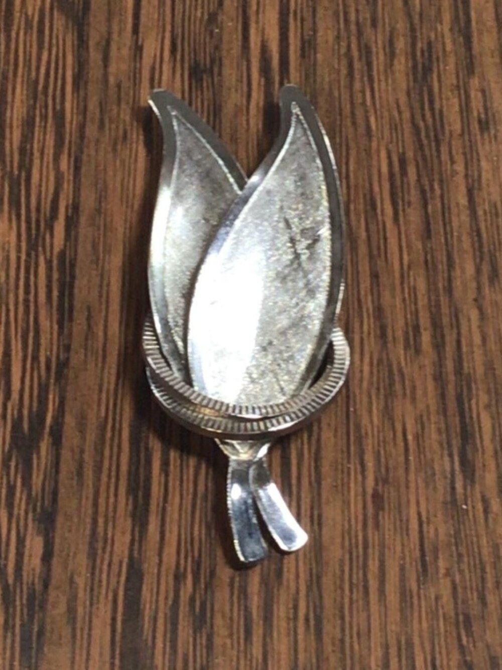 Vintage Silver Tone Leaf Brooch Pin Textured 2.5 Inch Tall Unisex